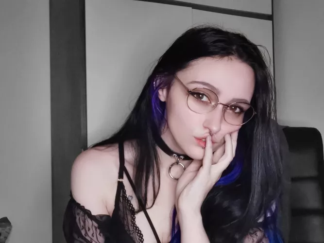 You ordered a goth gf online and I get delivered, what do you do? You ordered a goth gf online and I get delivered, what do you do?