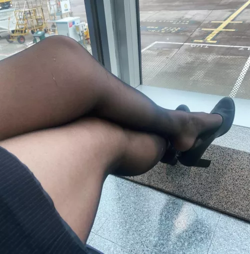You see me in the airport while you wait for your flightโฆ whatโs your next move? โบ๏ธ๐๐ You see me in the airport while you wait for your flightโฆ whatโs your next move? โบ๏ธ๐๐