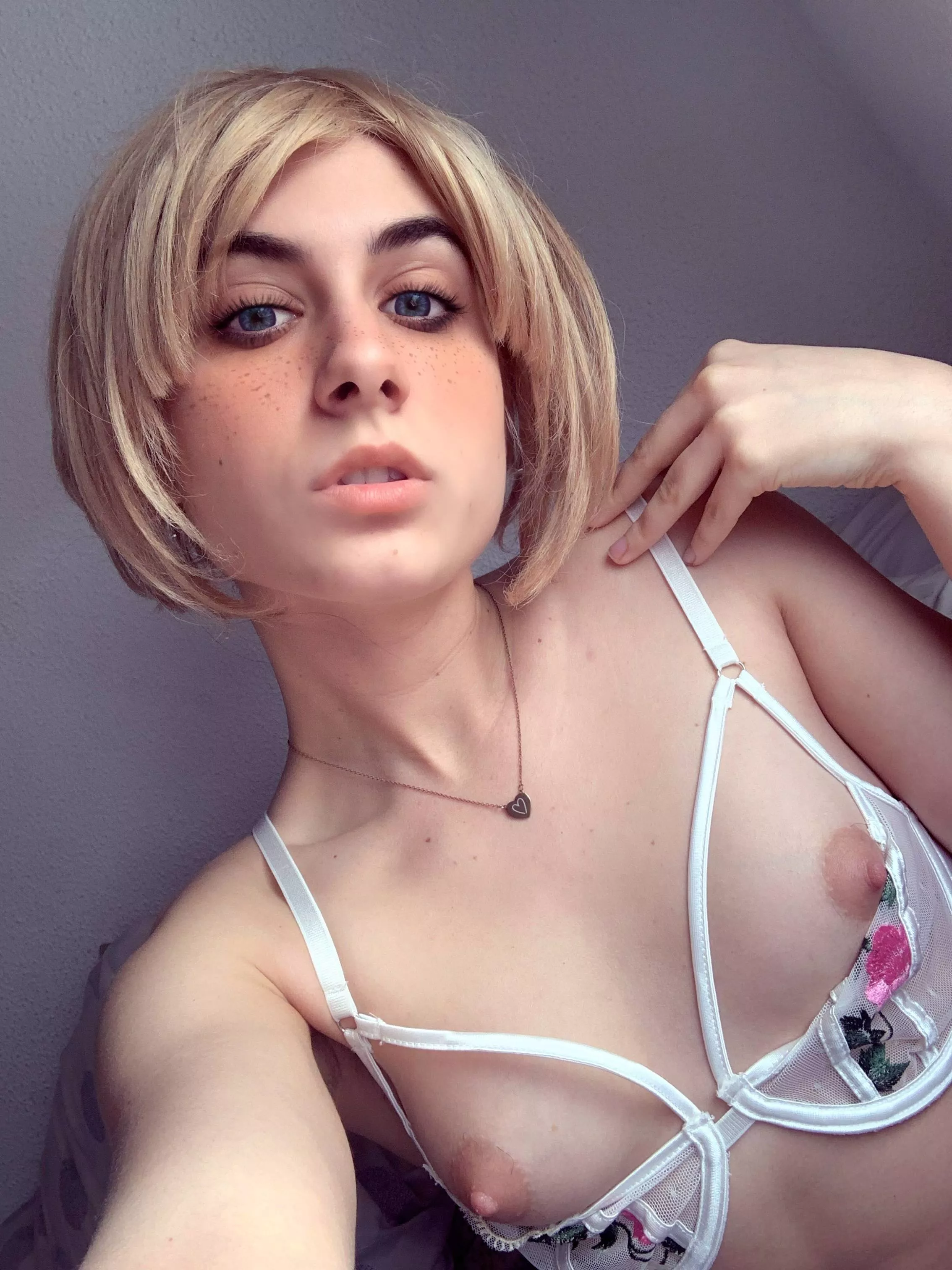 You stop 🛑 because you find your new Goddess. You are ready to be my slave for the night. You see my eyes and you know that your mission is to please me. I hope you are worthy [CAM][SEXT][PIC][VID][RATE]
