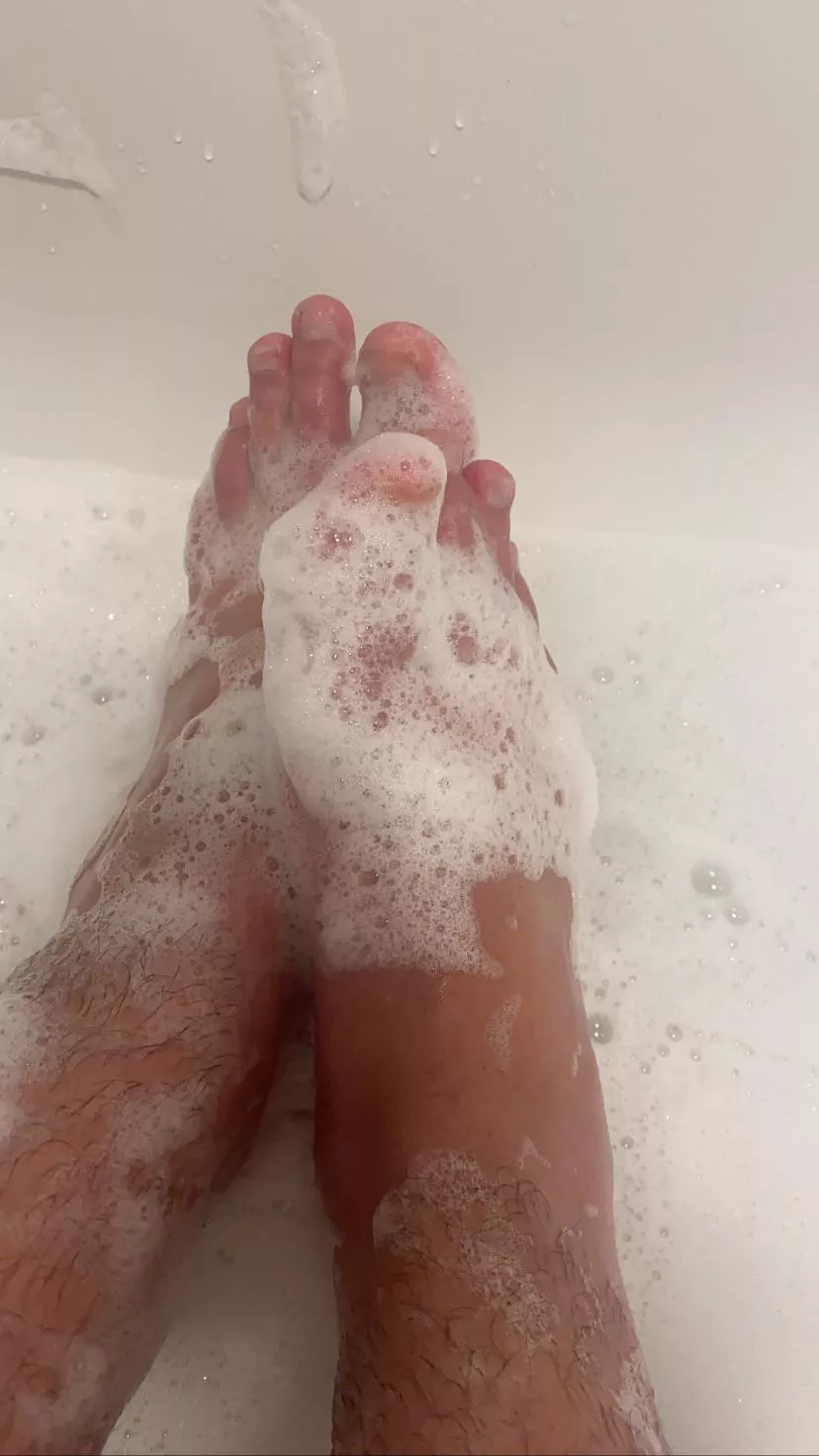 You want to see me splashing around with my soapy feet don’t you ❤️🥰 OF only $4.99