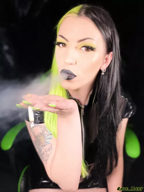 You will love the way I blow it right in your face 🚬💨💨💨💨