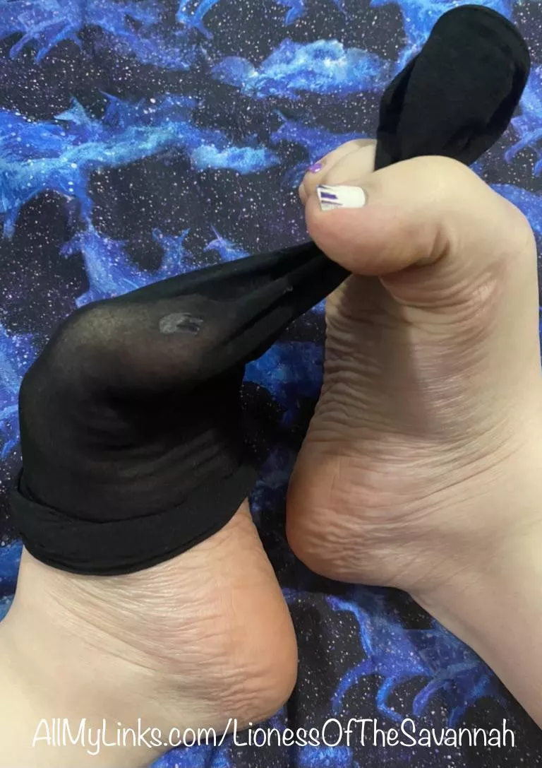 You wish you were pulling my nylons off my perfect little feet 😏