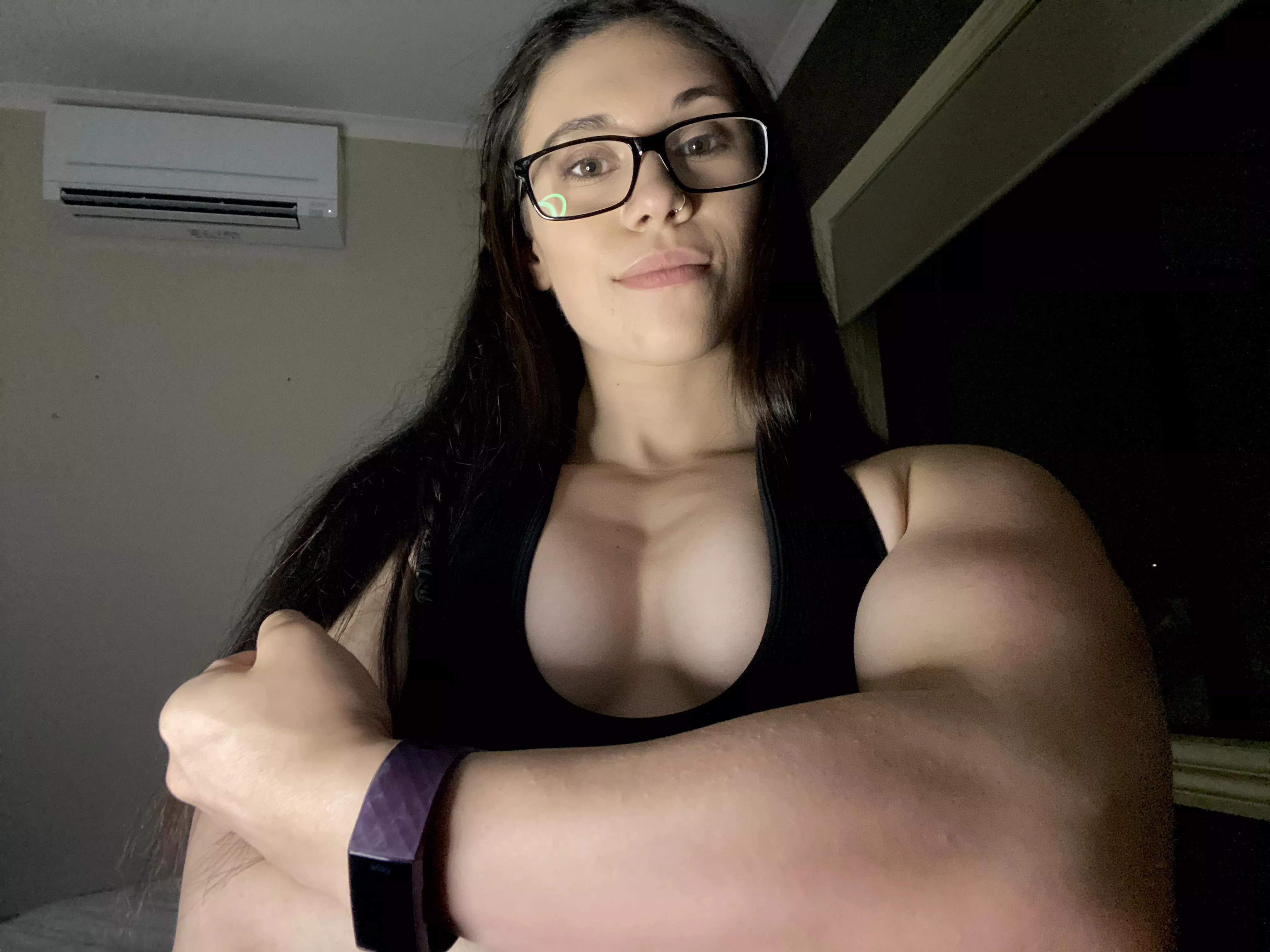 You’d have to work your way to be worthy of worshiping these muscles [domme]