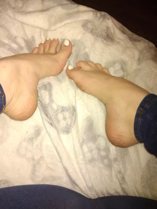 You'd love my feet in your face, wouldn't you?