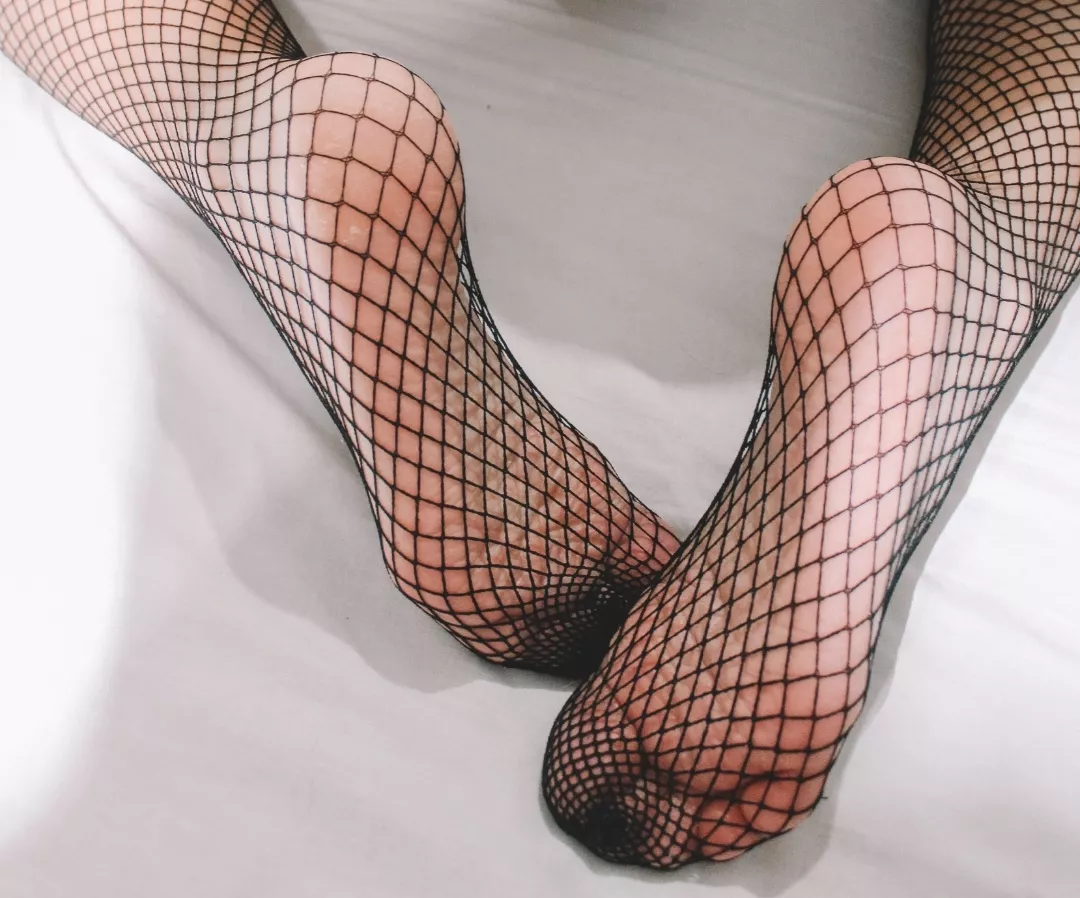 You'd you like me to tease you with my little feet?