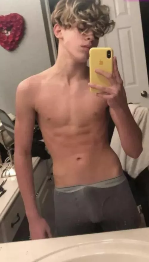 Young fit boys dm me