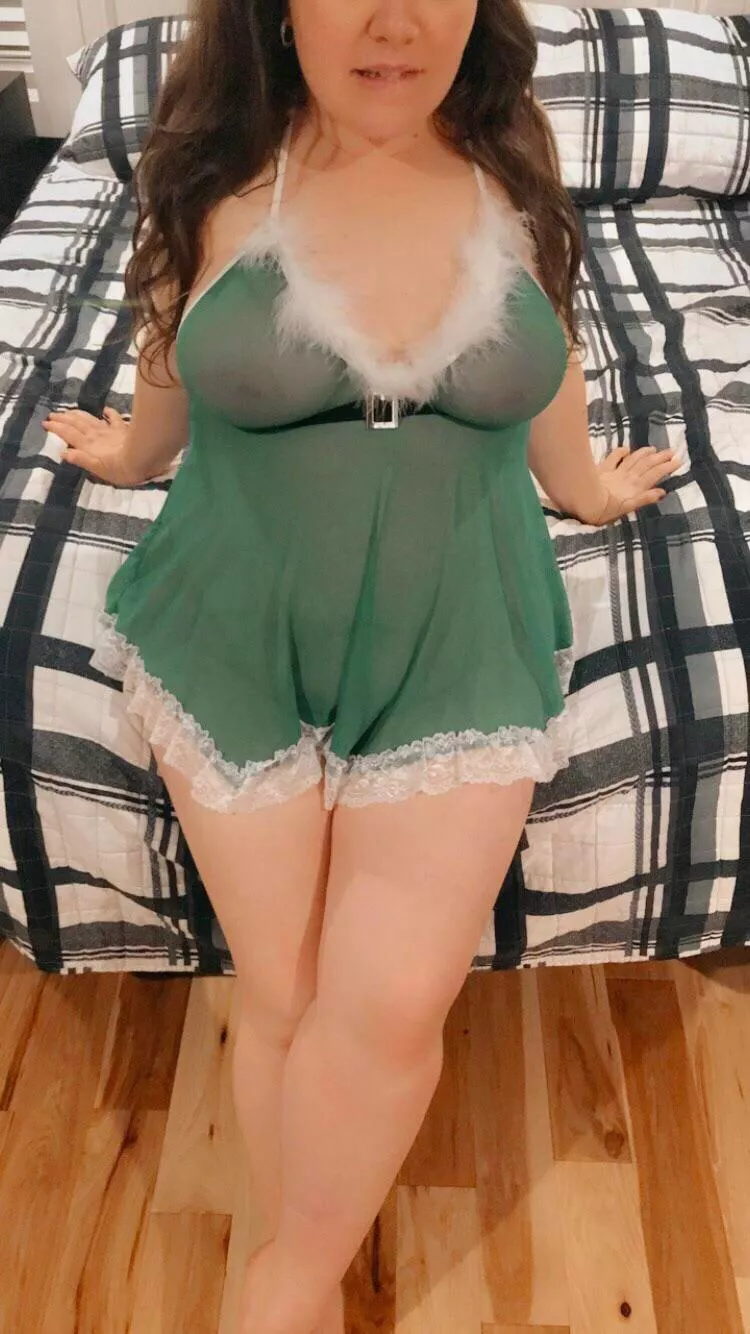 Young shared hotwife with DDs loves to please and be filled