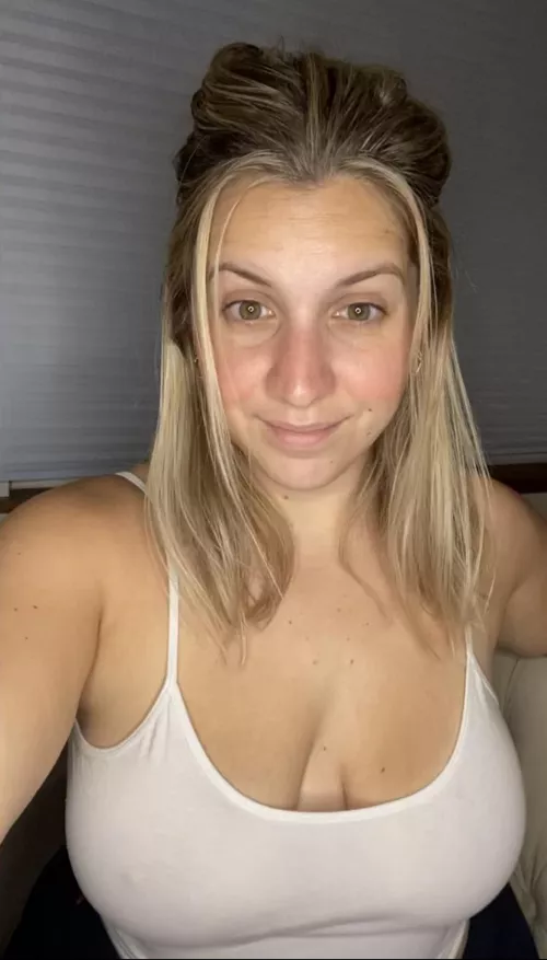 Your 29 y.o. milf next door Your 29 y.o. milf next door