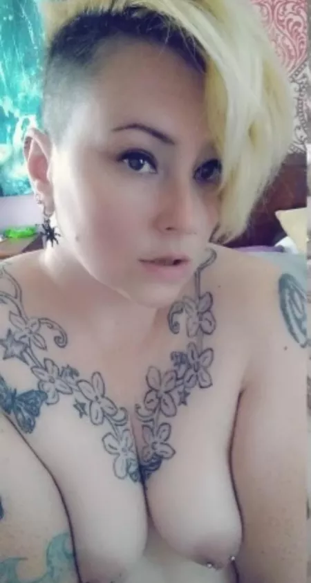 Your favorite amateur milf~NO PPV~full length vids sent to subs multiple times weekly~dick rates~customs~tons of content on my wall~come play! ๐ฟ