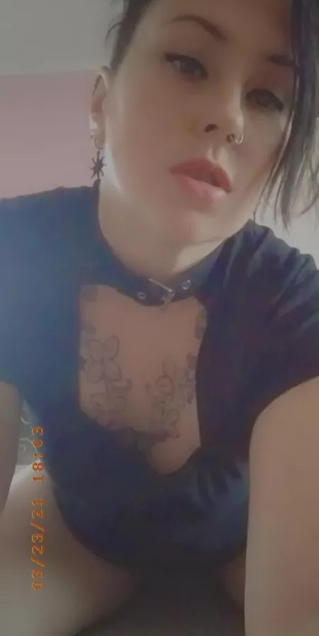 Your favorite amateur milf~NO PPV~full length vids sent to subs multiple times weekly~dick rates~customs~tons of content on my wall~come play! 👿 Your favorite amateur milf~NO PPV~full length vids sent to subs multiple times weekly~dick rates~customs~tons of content on my wall~come play! 👿