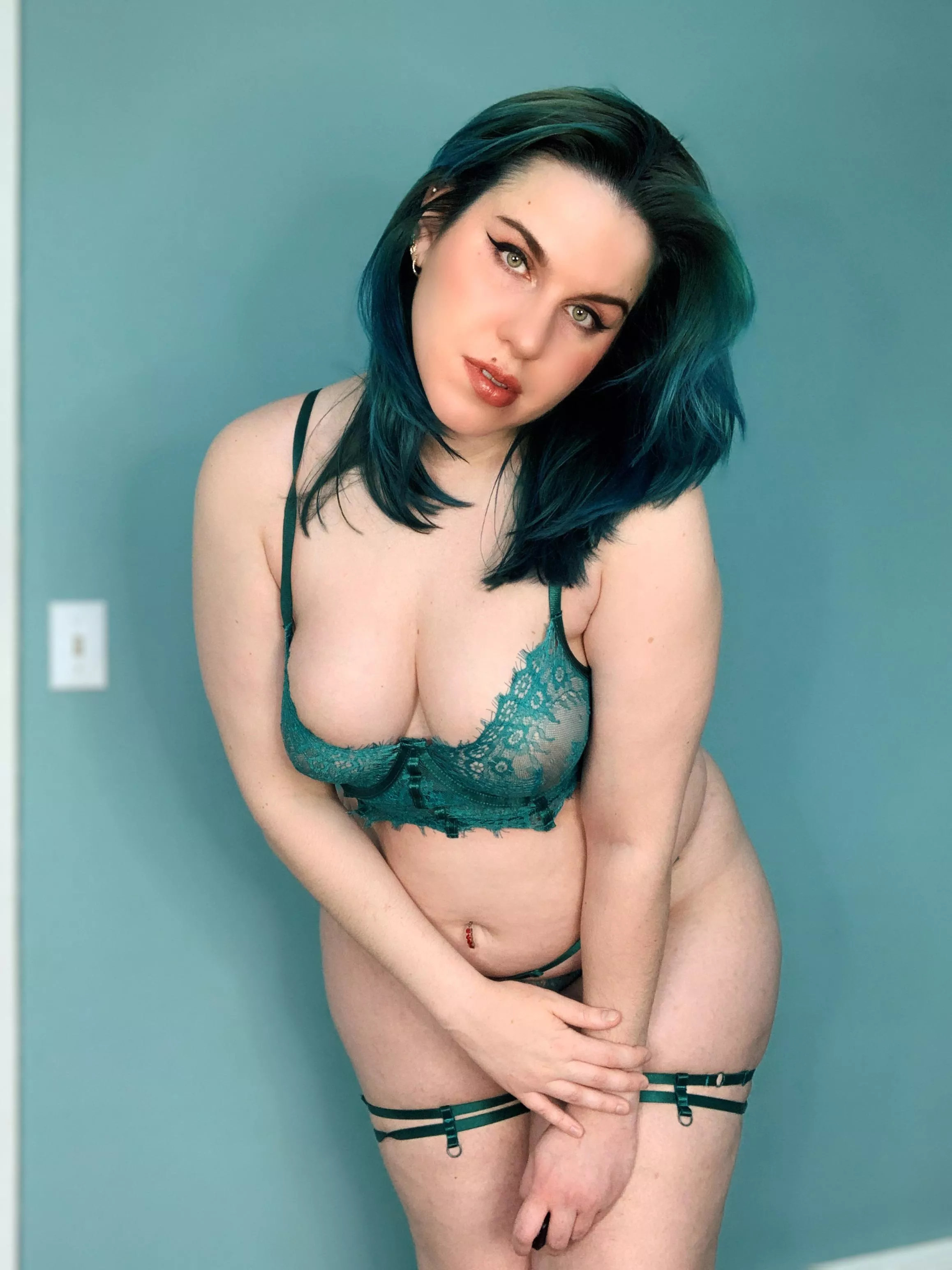 Your favorite girl is back 💋