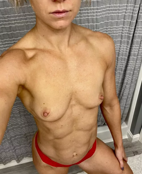 Your [f]avorite milf hotwife, straight outta the weight room