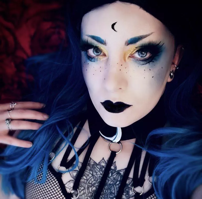 Your friendly goth femboy