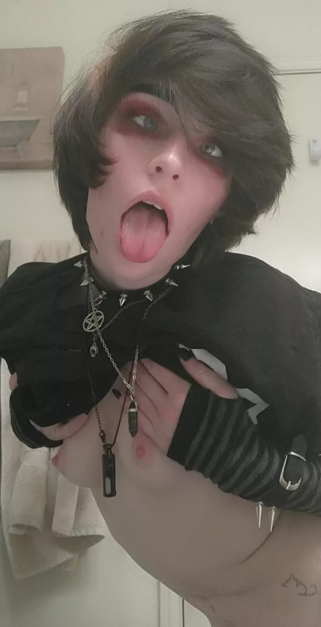 Your goth ahegao queen is back for more!
