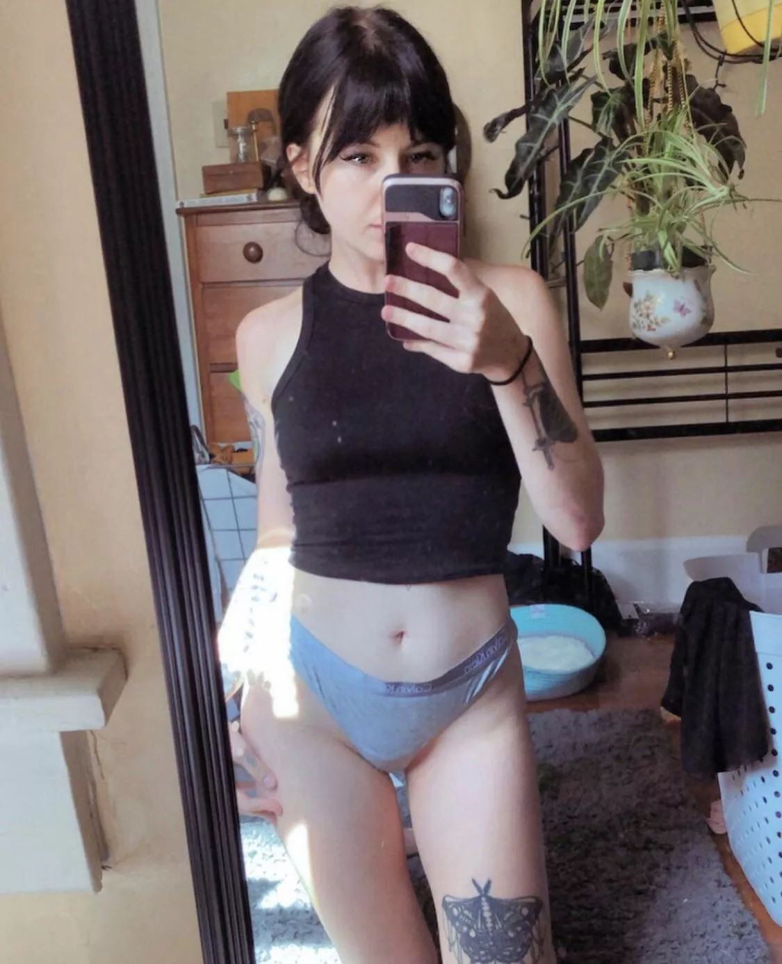 Your local horny emo girl 🥰 Your local horny emo girl 🥰