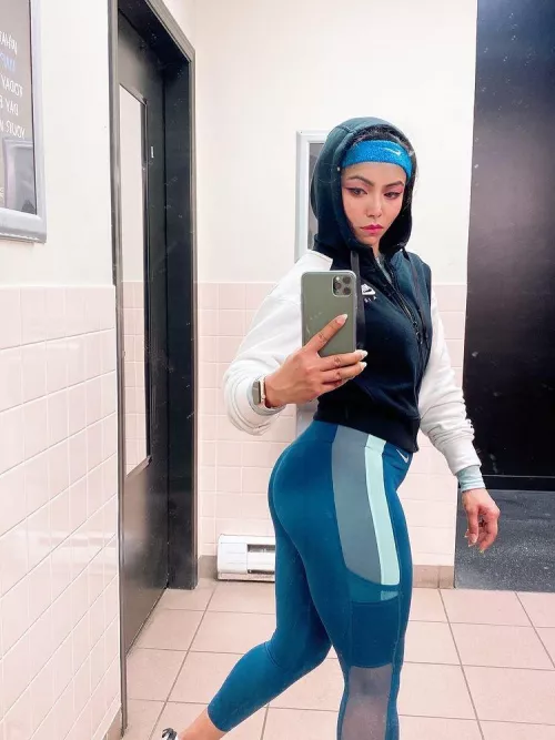 Your morning motivation or snack 🍑😛