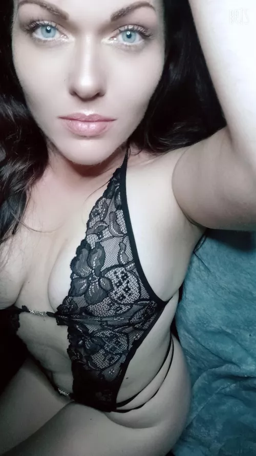 Your new favorite MILF 😍😍