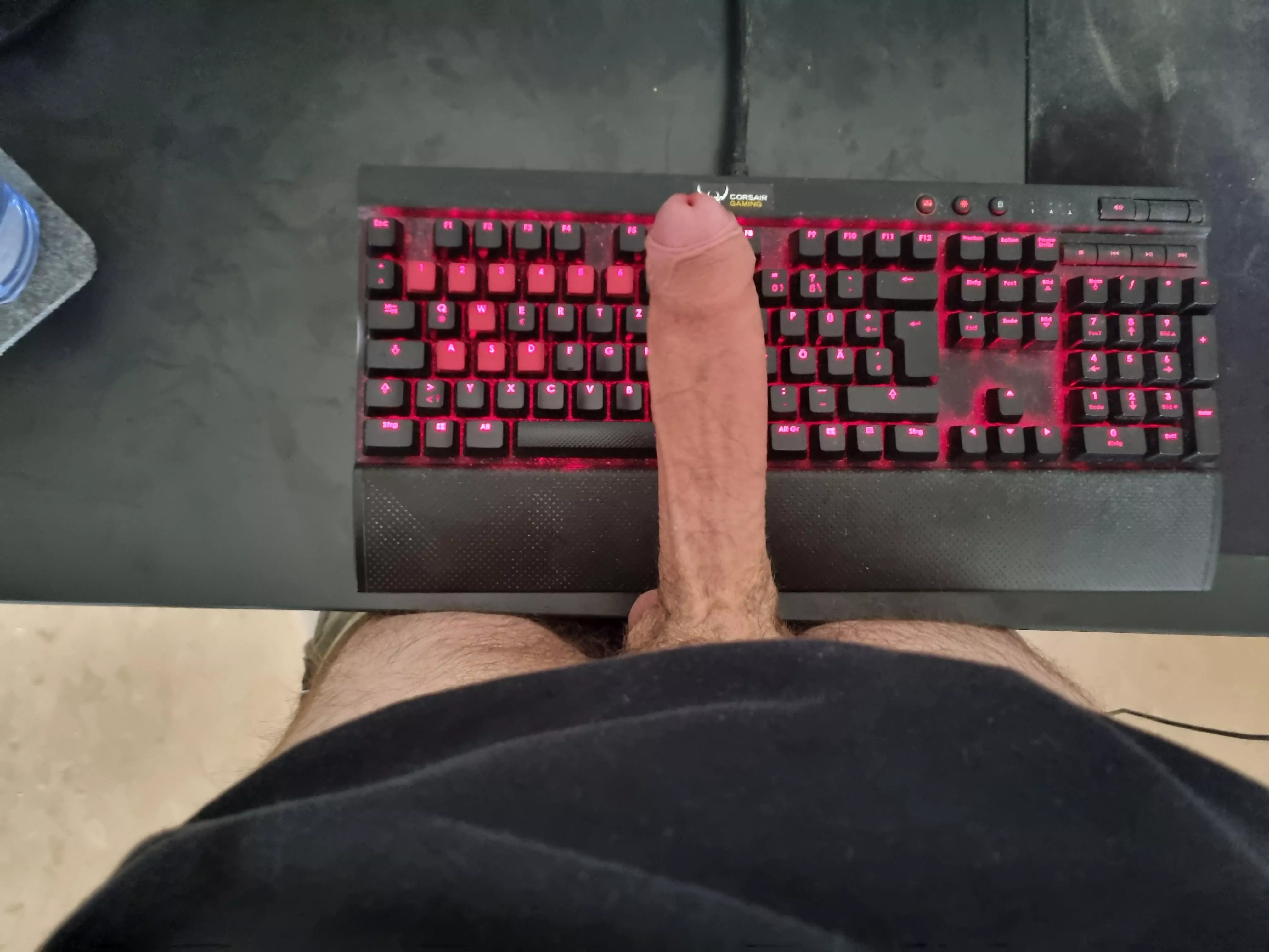 your new roommate is a nerd.. wyd? 🙈