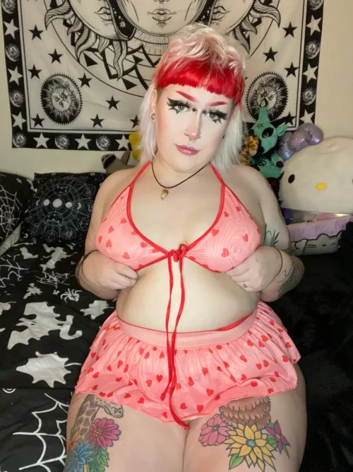 🍓 your new virtual alt gf 🍓 tattooed BBW from the UK 🇬🇧👀 • FREE cock rate 🍆 • squirter & a creamer 💦 • anal play & role-play 🤩 • LINK IN COMMENTS 🍓💚