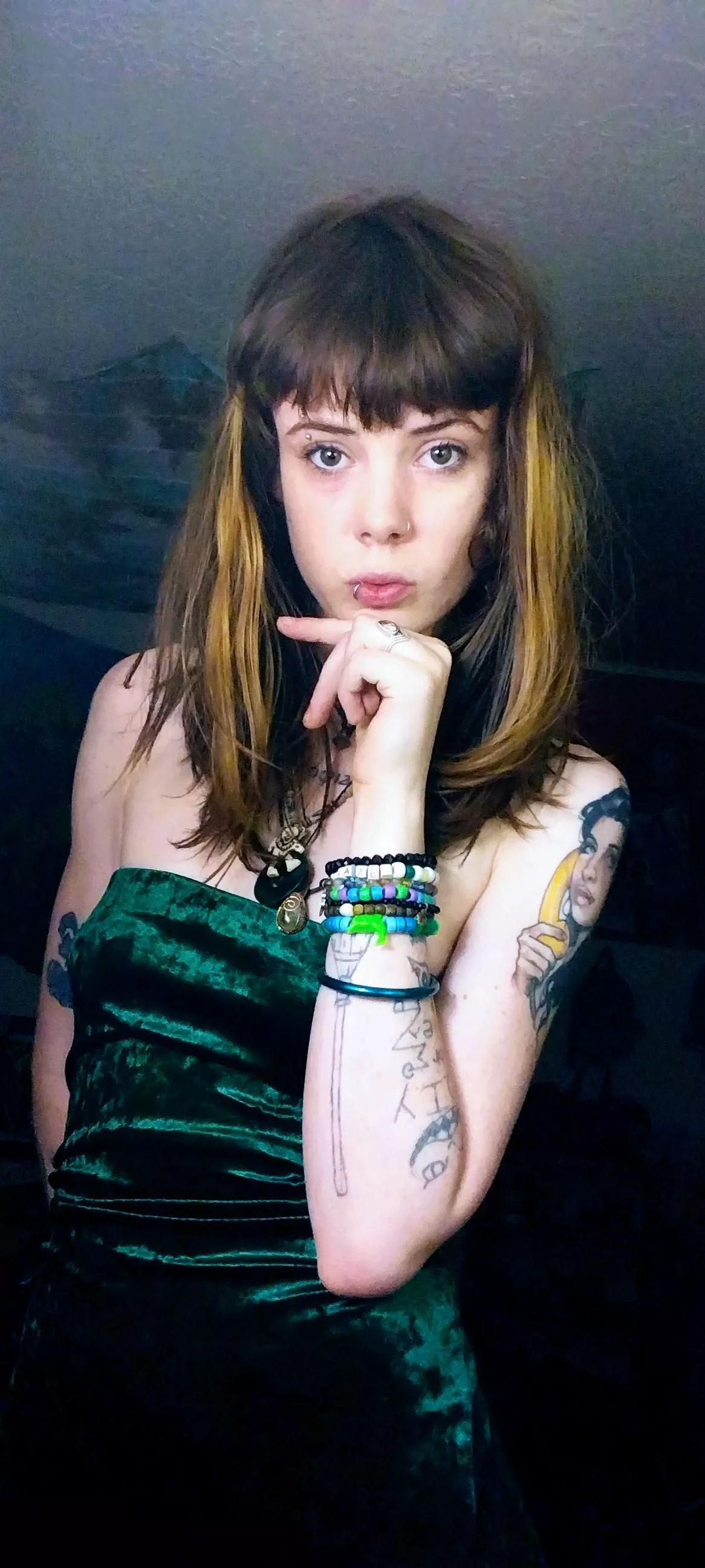 You're a pig. 🐷 I'm a God. 👑 We have business together 😼💸 [selling]