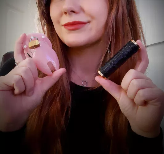 You're no bigger than my lipstick... lock up π