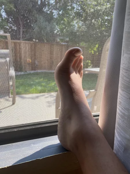Youβre working outside and Iβm waiting inside with my tea teasing you with my toes π