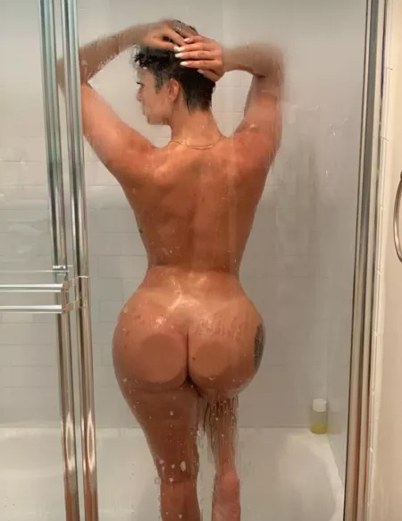 Zahra Elise Those Cheeks. 🤤🤤🤤🤤