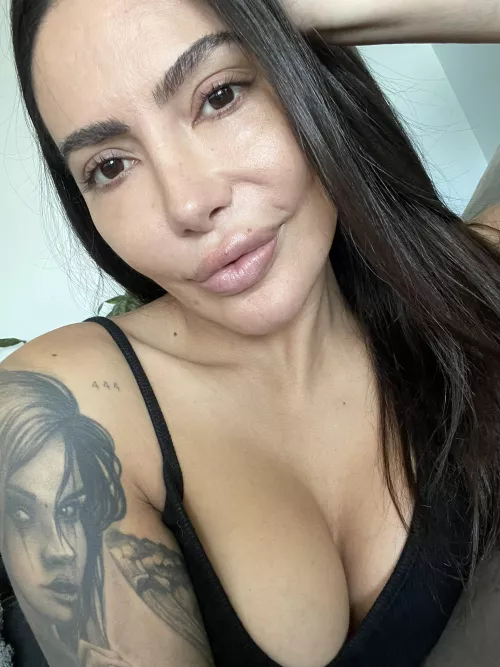 Zero makeup, Zero filters, Zero implants, Zero Botox because it’s all worn off