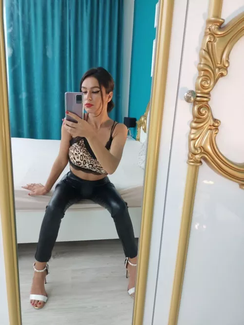 Zulema's Tuesday sexy petite photo Zulema's Tuesday sexy petite photo